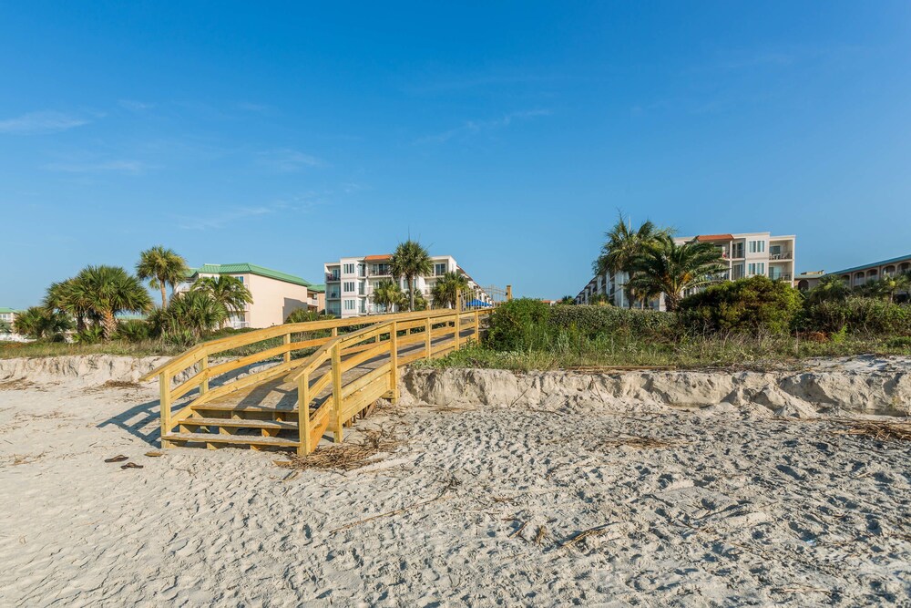 Book Hodnett Cooper S Beach Club In St Simons Island Hotels Hodnett Cooper S Beach Club St Simons Island Ocean View