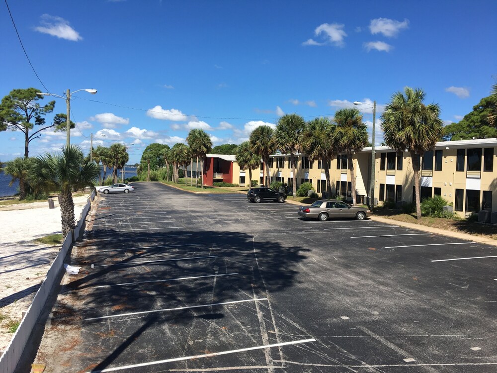 Book Roya Hotel Suites Fort Walton Beach In Book Roya Hotel Suites Fort Walton Beach In Hotels