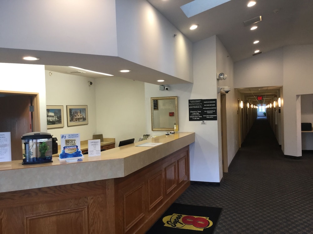 Book Super 8 Highland Ny In Hotels Super 8 Highland Ny Reception