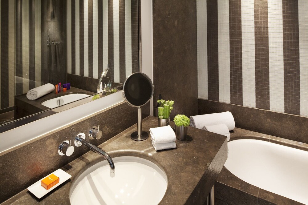 Book hotel le a paris france hotels