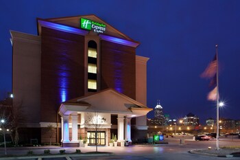 15 Closest Hotels To Lucas Oil Stadium In Indianapolis