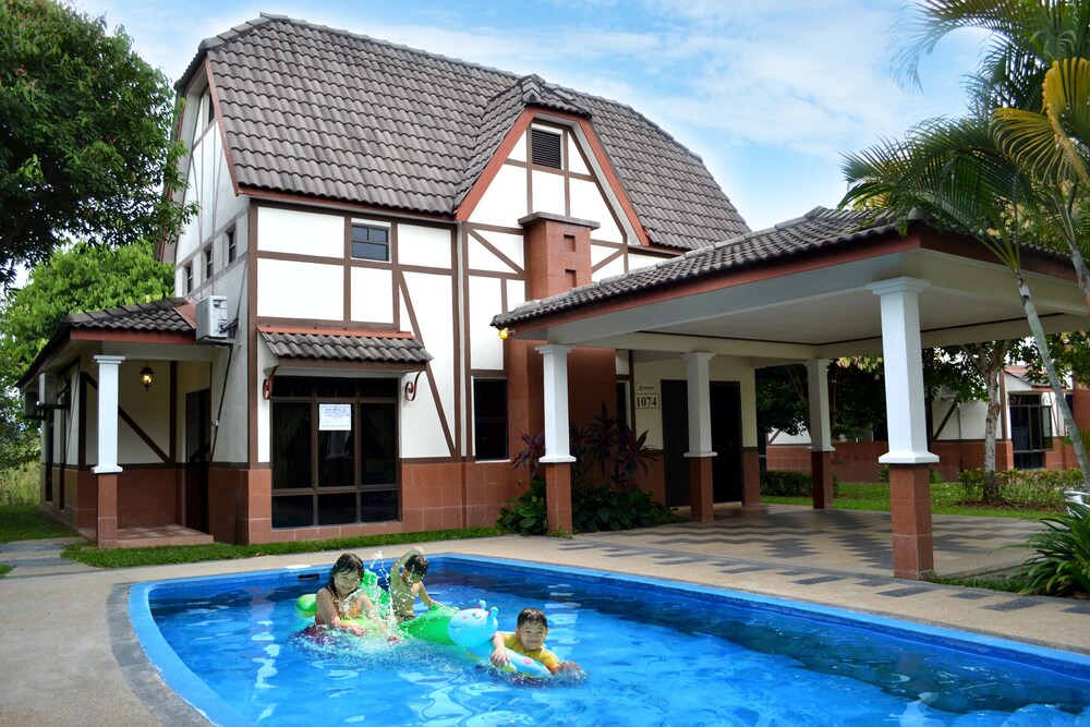Book A Famosa Resort In Alor Gajah Hotels Com