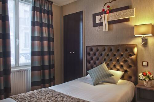 Book Hotel France Albion In Paris Hotels Com Book Hotel France Albion In Paris Hotels Com