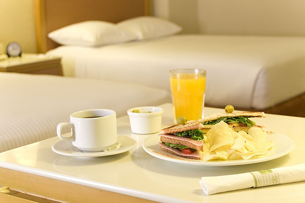 标准双人房, 2 张双人床 - 客房送餐