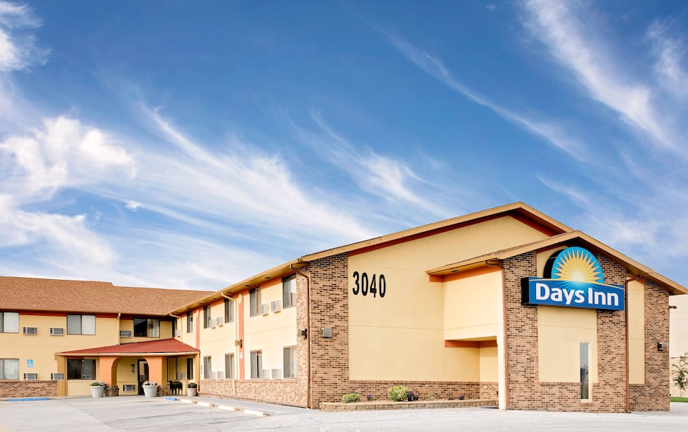 Book Days Inn Fort Dodge In Hotels Days Inn Fort Dodge