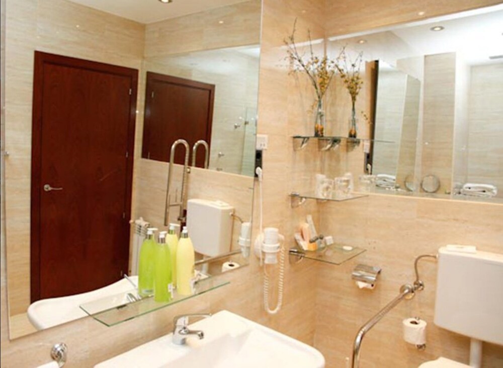 Book Hotel San Juan De Los Reyes In Toledo Hotels Com