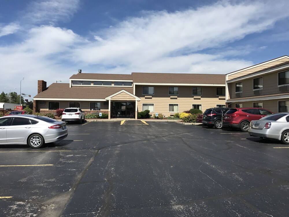 Book Americinn By Wyndham West Bend In Hotels Americinn By Wyndham West Bend