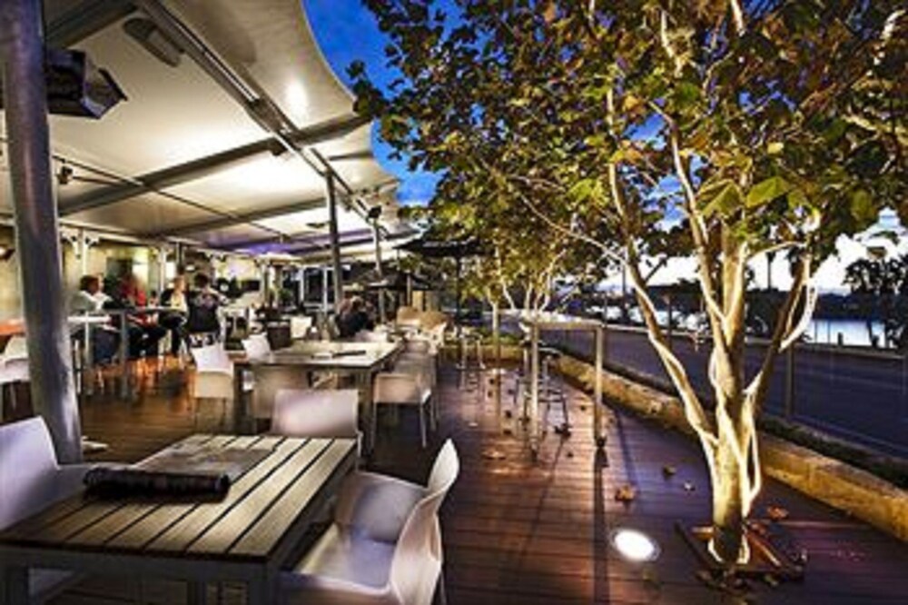 Book Tradewinds Hotel in East Fremantle
