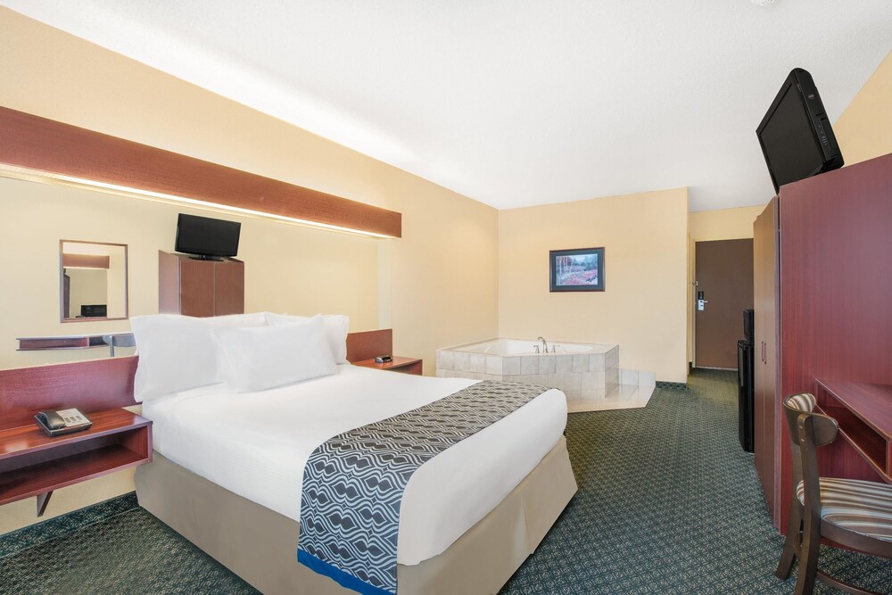 Book Microtel Inn Suites By Wyndham Hamburg In Hotels Microtel Inn Suites By Wyndham Hamburg Suite 1 Queen Bed