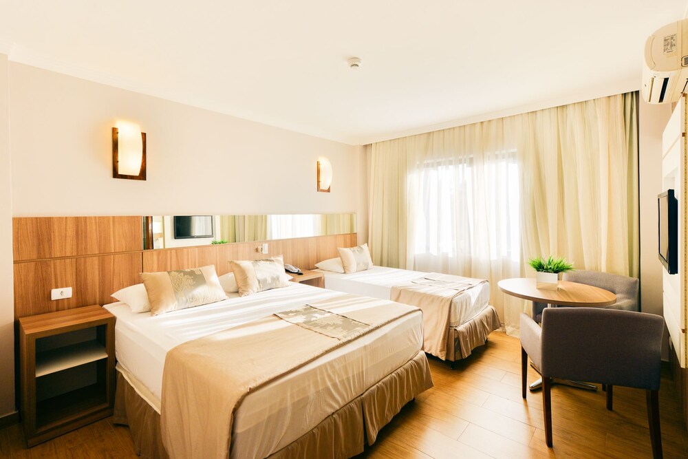 纳达依便捷酒店及水疗中心, 伊瓜苏, 奢华三人房, 客房