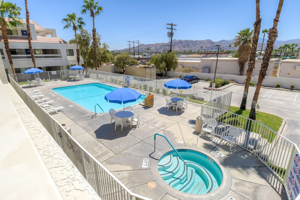 Book Motel 6 Palm Springs Downtown in Palm Springs | Hotels.com