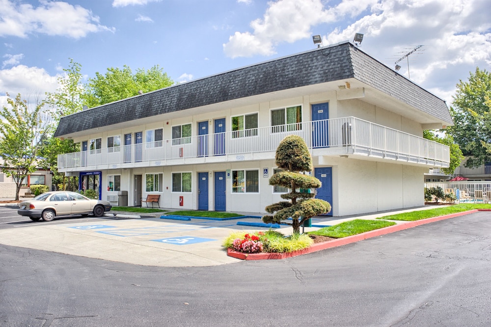 Book Motel 6 Seattle East Issaquah In Hotels Motel 6 Seattle East Issaquah