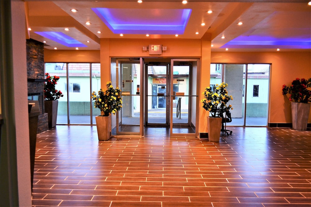 Book Travelodge Rawlins Wy In Hotels Travelodge Rawlins Wy Interior Entrance