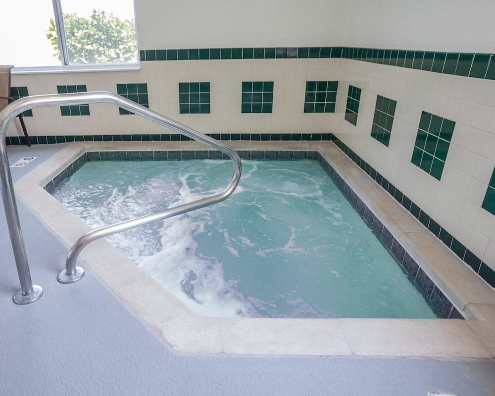 Book Comfort Inn In Moberly Hotels Comfort Inn Moberly Pool