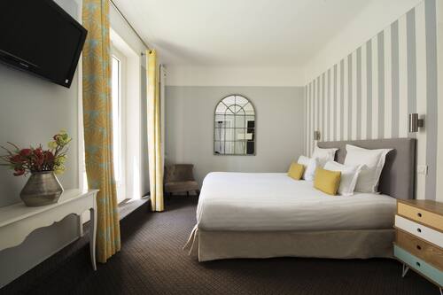 Book Hotel Des Batignolles In Paris Hotels Com Book Hotel Des Batignolles In Paris Hotels Com