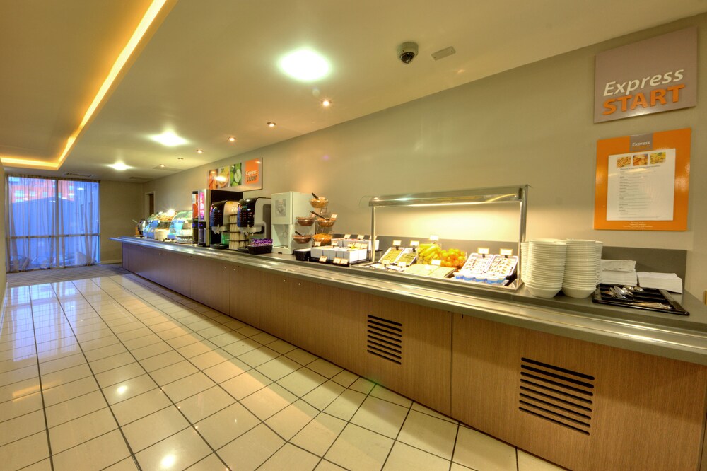 Holiday Inn Express London Limehouse London Info Photos Reviews Book At Hotels Com
