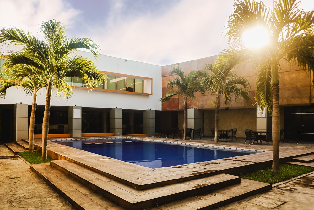 Book Hotel Plaza Mirador In Merida Hotels Hotel Plaza Mirador Merida