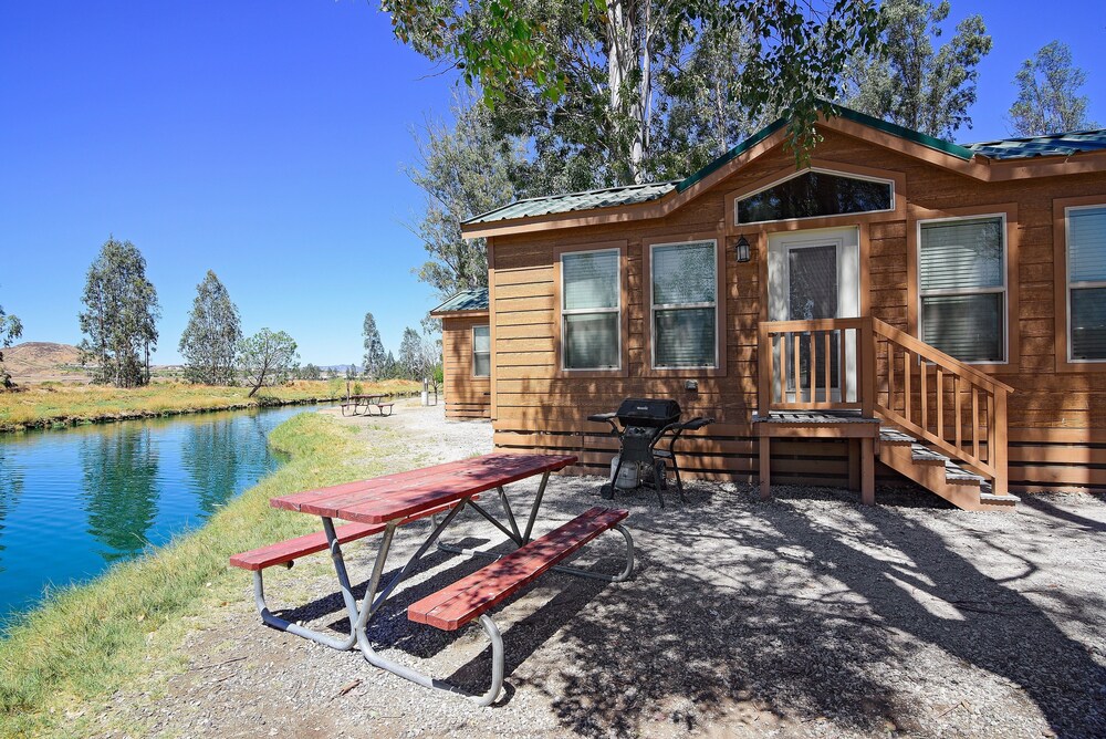 Book Wilderness Lakes RV Resort in Menifee