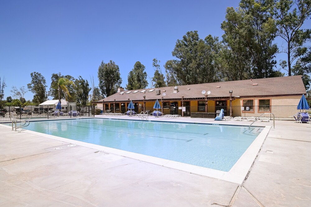 Book Wilderness Lakes RV Resort in Menifee