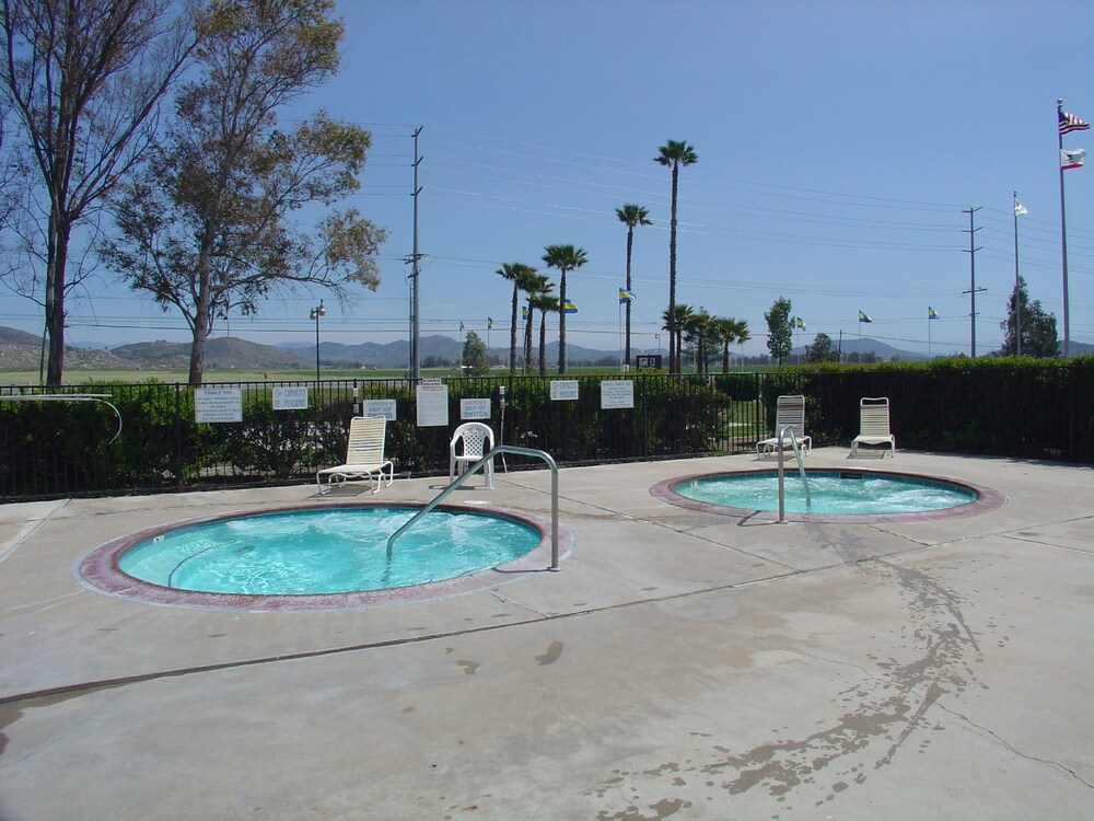Book Wilderness Lakes RV Resort in Menifee