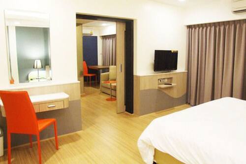 Book Grand Tower Inn Sathorn Bangkok In Bangkok Hotels Com Book Grand Tower Inn Sathorn Bangkok In Bangkok Hotels Com