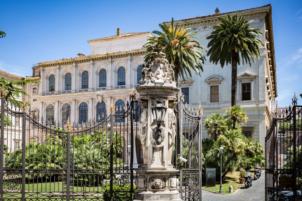 Book Trevi Fountain Guesthouse in Rome