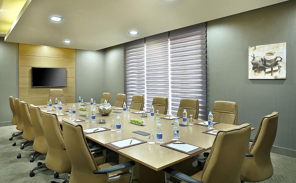 احجز هيلتون جاردن إن تبوك في تبوك قارن أسعار الفنادق في تبوك