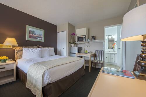 wallpapers Oliver Bc Hotels Motels book the maple leaf motel inn towne in