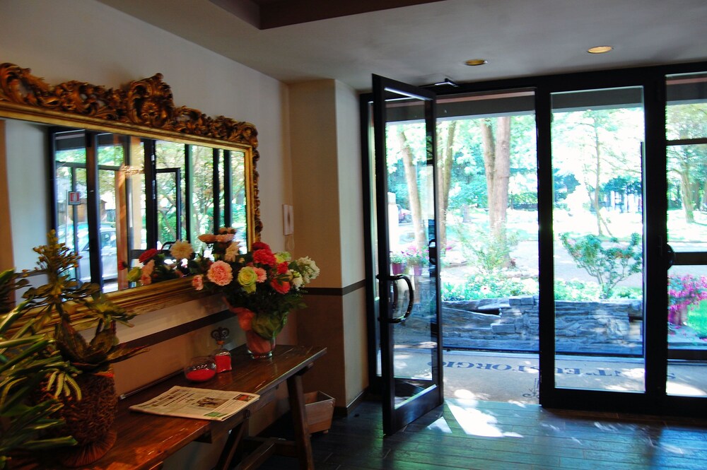 Sant Eustorgio Arcore Info Photos Reviews Book At Hotels Com