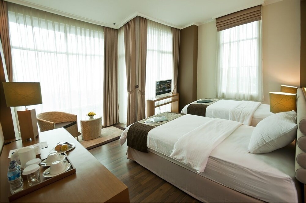 万隆旅行日酒店