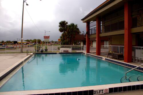 Book Polynesian Inn In St Cloud Hotels Com Book Polynesian Inn In St Cloud Hotels Com
