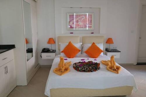 golden life heights deluxe suite hotel