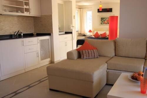 golden life heights deluxe suite hotel