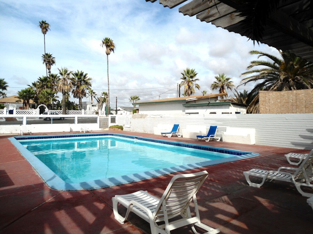 Book Paraiso Motel & Villas in Tijuana