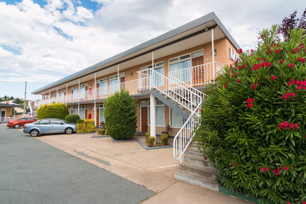 Queanbeyan Motel Australia Hotel S Queanbeyan Motel King Room Guest View