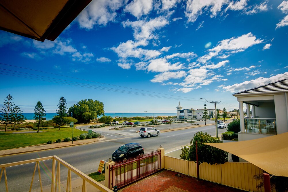 Book Esplanade Apartments at West Beach in Adelaide