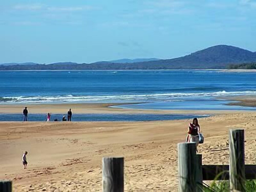 Tannum on the Beach Motel, Tannum Sands Book at