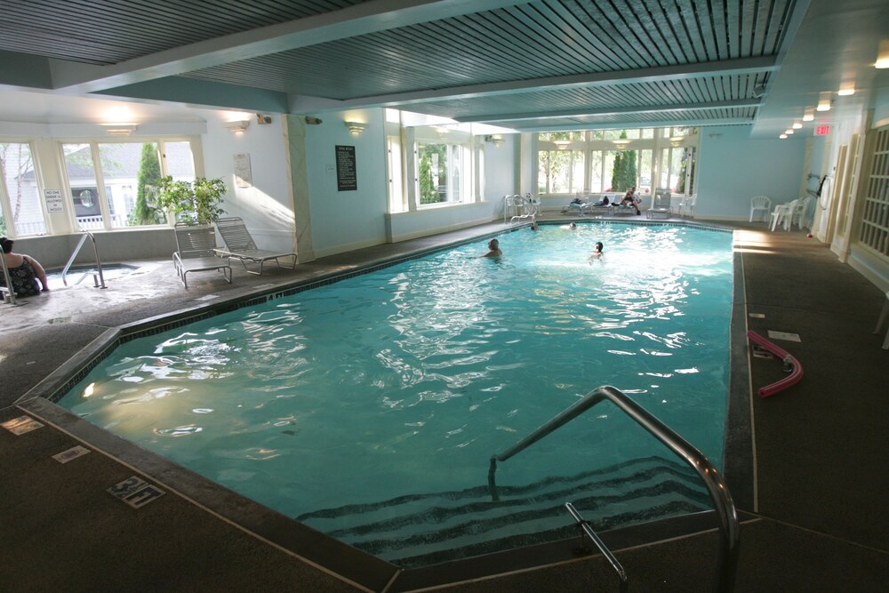 hotels in martinsburg wv with indoor pools