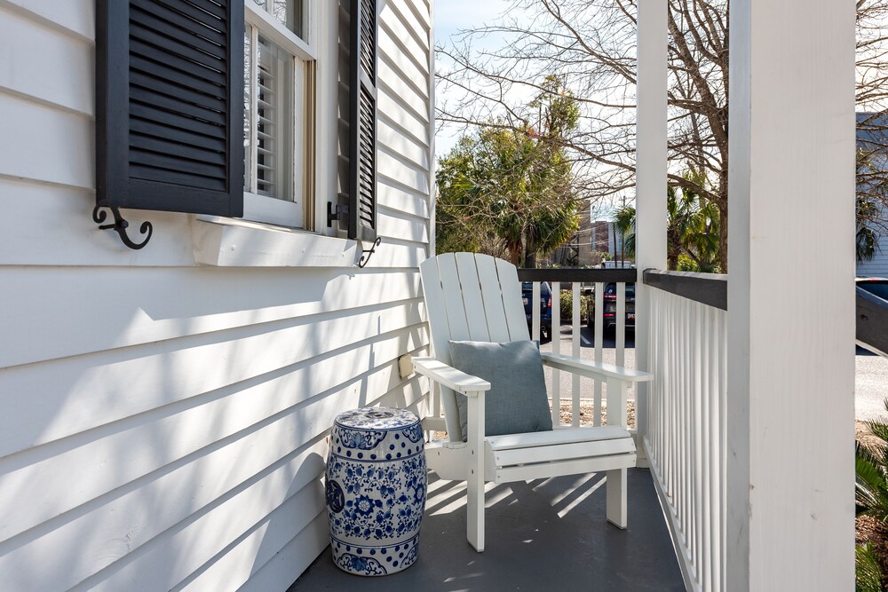 Book The Quarters On Spring In Charleston Hotels Com