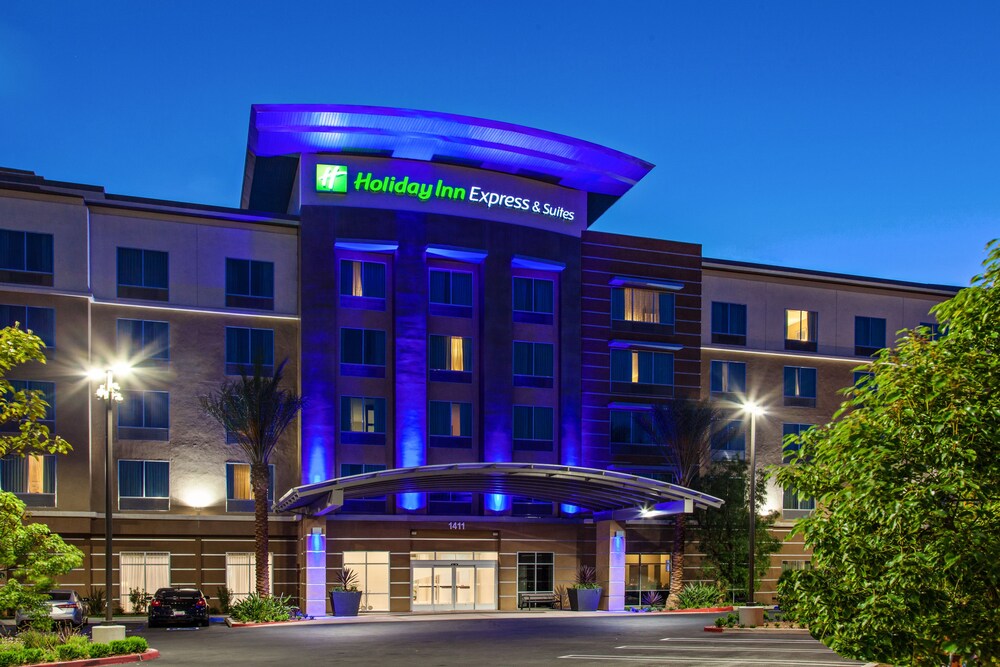 애너하임 홀리데이 인 익스프레스 & 스위트 애너하임 리조트 에어리어 (Holiday Inn Express & Suites Anaheim Resort Area) 이용... 