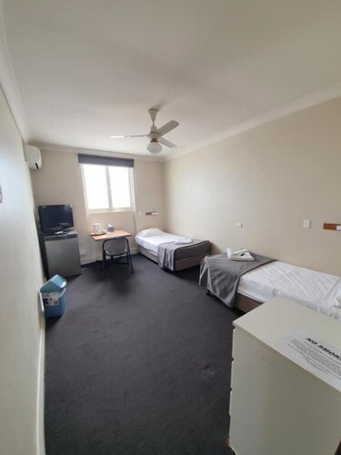 the allen hotel townsville