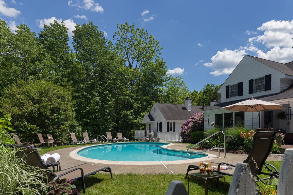 Book The Wooden Duck Bed And Breakfast In Newton Hotels Com The Wooden Duck Bed And Breakfast Newton Outdoor Pool