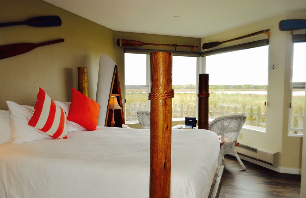 Book Captain S Inn At Moss Landing In Hotels Captain S Inn At Moss Landing Room 1 Queen Bed