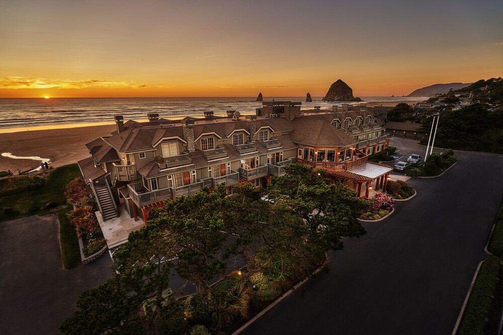 Book Stephanie Inn In Cannon Beach Hotels Stephanie Inn Cannon Beach