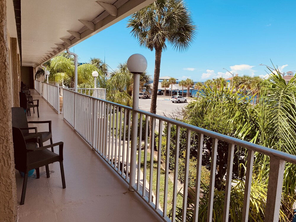hotels on the beach in hudson fl