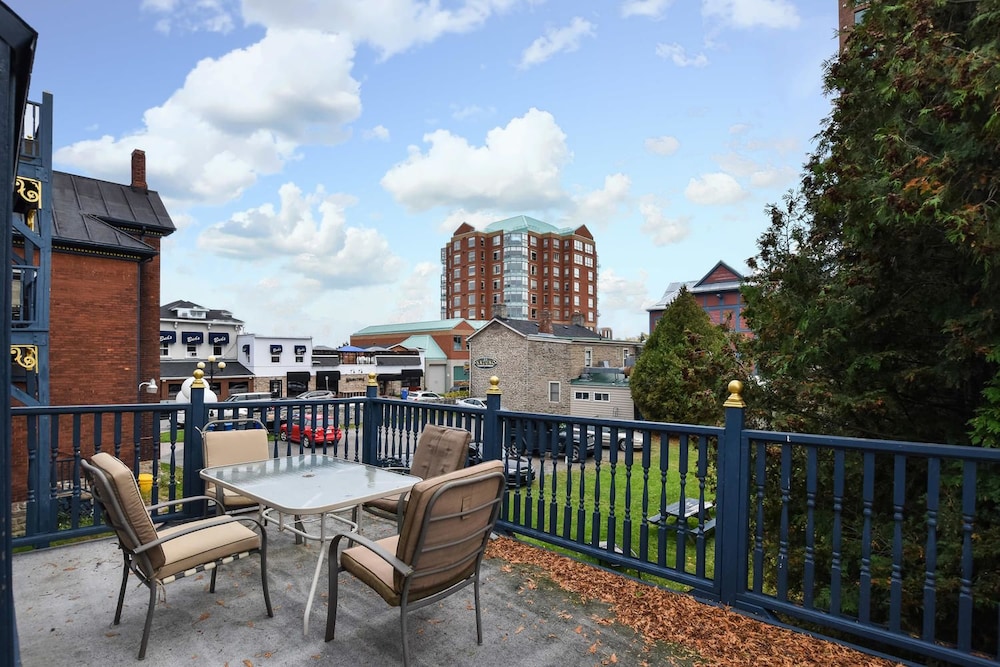 Book The Le Suites In Brockville Hotels The Le Suites Brockville 301 West Romeo Juliet