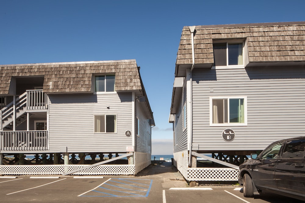 Book Surfside Oceanfront Resort in Rockaway Beach