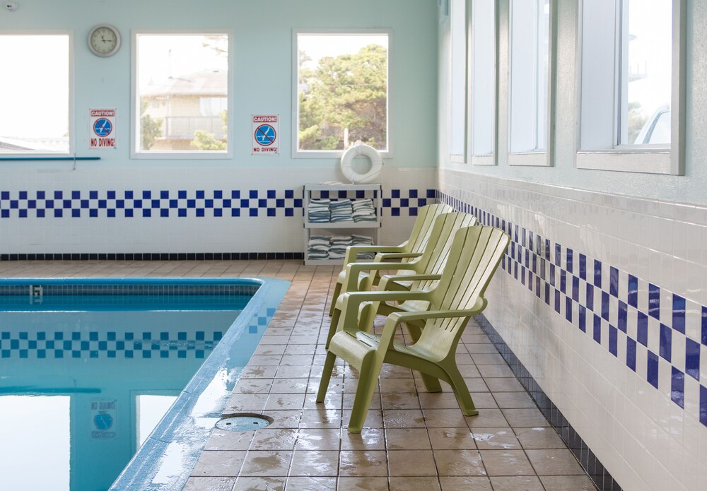 Book Surfside Oceanfront Resort in Rockaway Beach