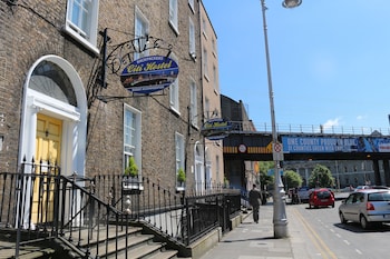 10 Best Hotels Near Busaras Station