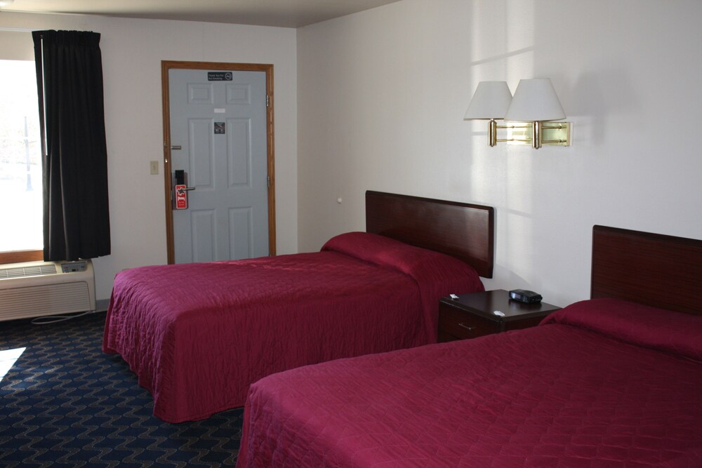 Book Boomtown Inn In Drumright Hotels Boomtown Inn Drumright Room 2 Double Beds Guest